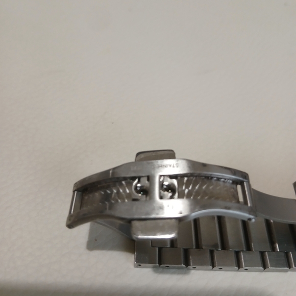 Gucci Men's Watch. - Picture 6 of 7